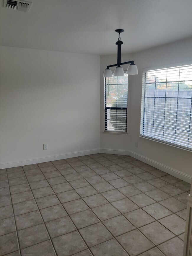 Building Photo - 1097 North Point Dr