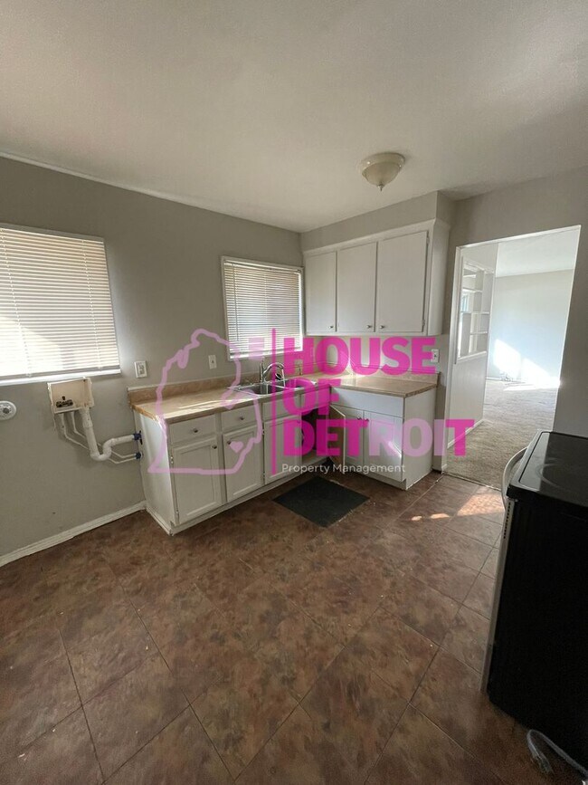 Building Photo - 21900 Coolidge