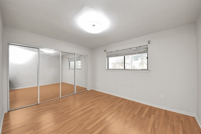 Building Photo - 2425 Holly Hall St