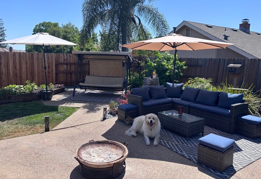Outdoor Backyard - 5804 Ford Rd