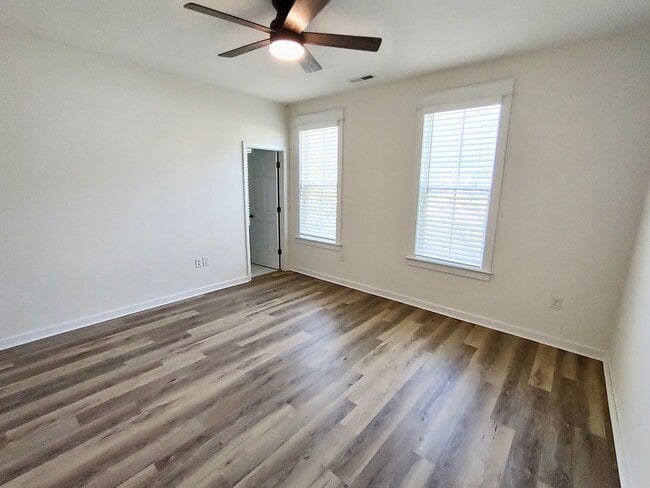 Building Photo - LUXURIOUS HIGH-END 2-story townhome in Market Common - walk to everything!