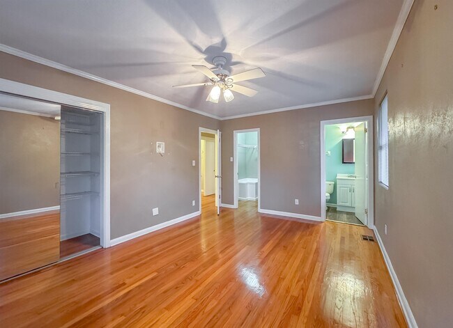 Building Photo - 2605 Lotus Dr