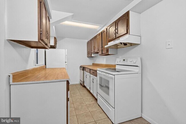 Building Photo - 1526 Potomac Ave SE