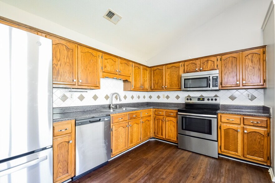 Building Photo - 7082 Layne Dr