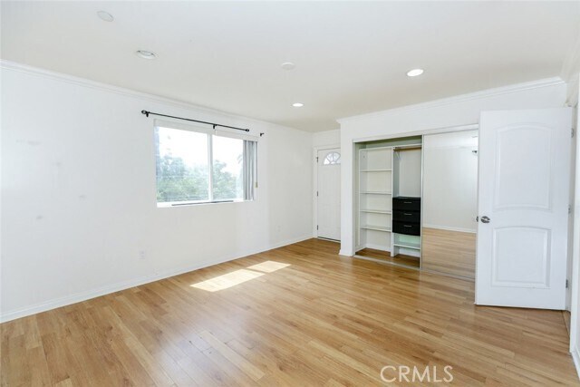 Building Photo - 918 E Valencia Ave