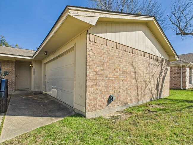 Building Photo - 903 Welsh Ave