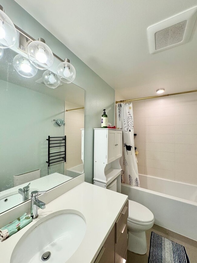 Building Photo - New Modern Townhome in North Seattle – Rar...