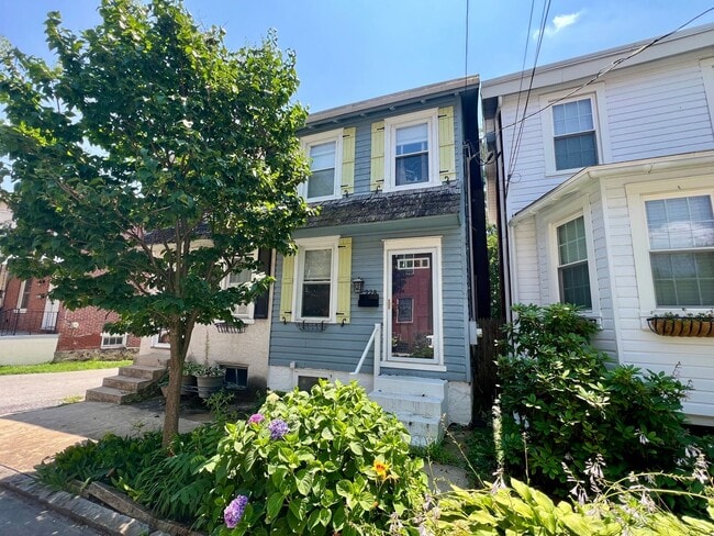 Primary Photo - Stunning 2-Bedroom Townhome in West Cheste...