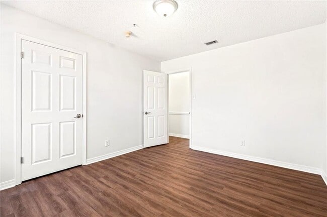 Building Photo - 1240 Lynchburg Ct