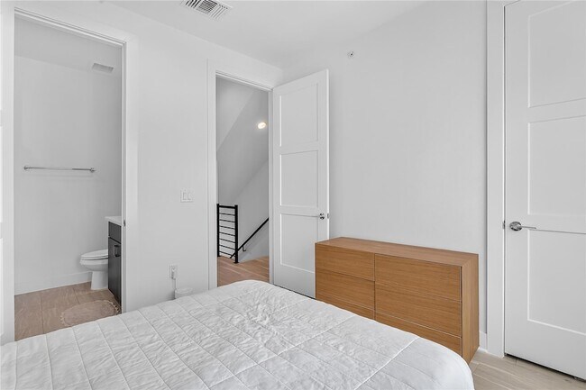 Building Photo - 2805 McCurdy St