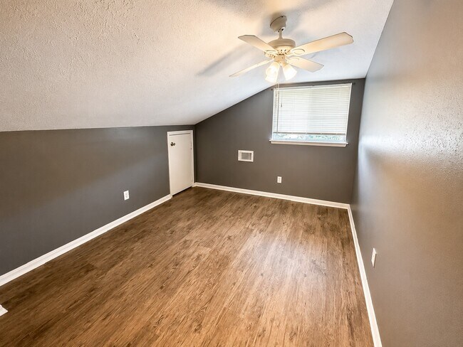 Building Photo - 3118 Trembling Creek Cir