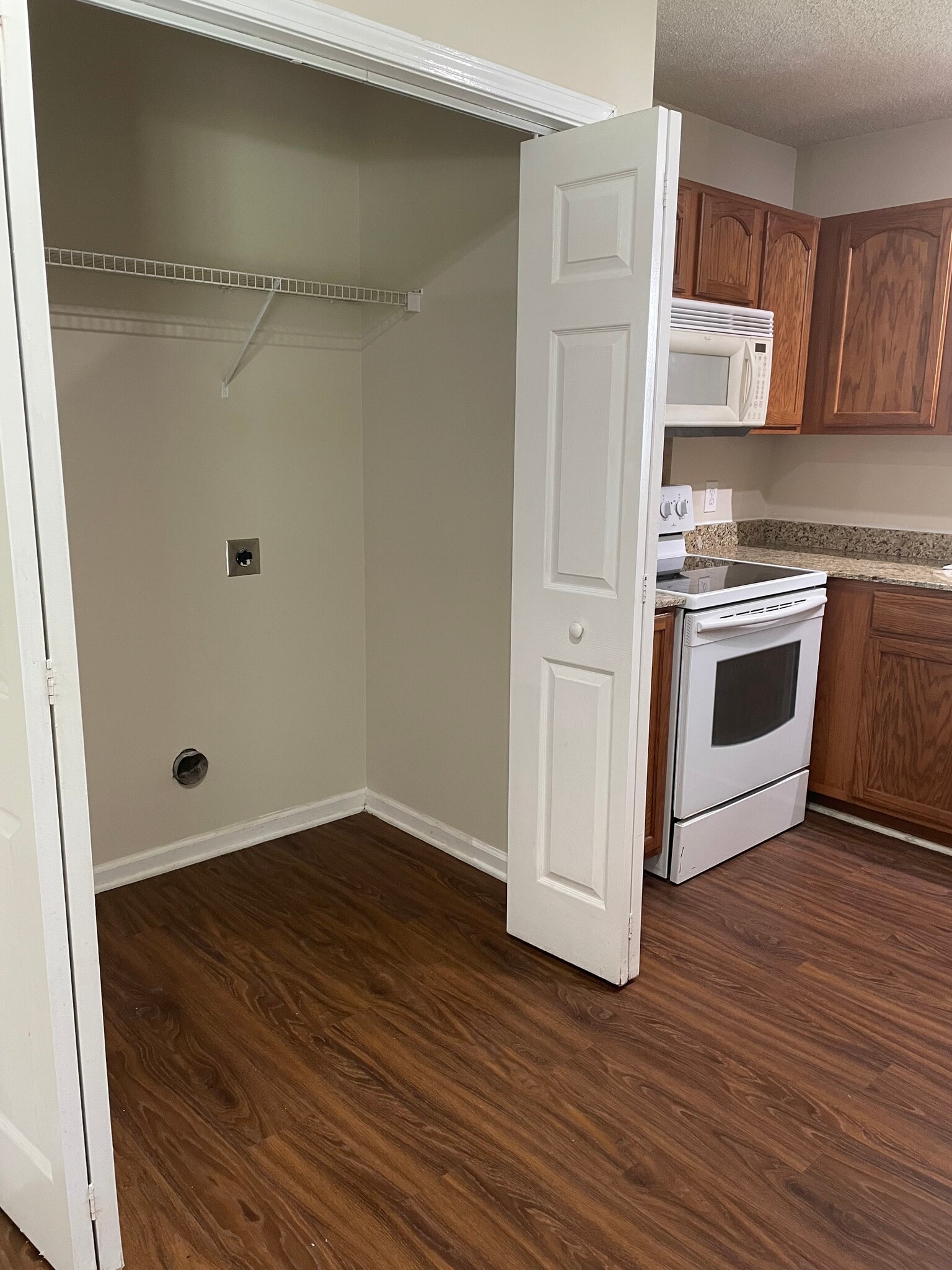 Washer & Dryer Connection - 1314 Bradley Daniel Blvd