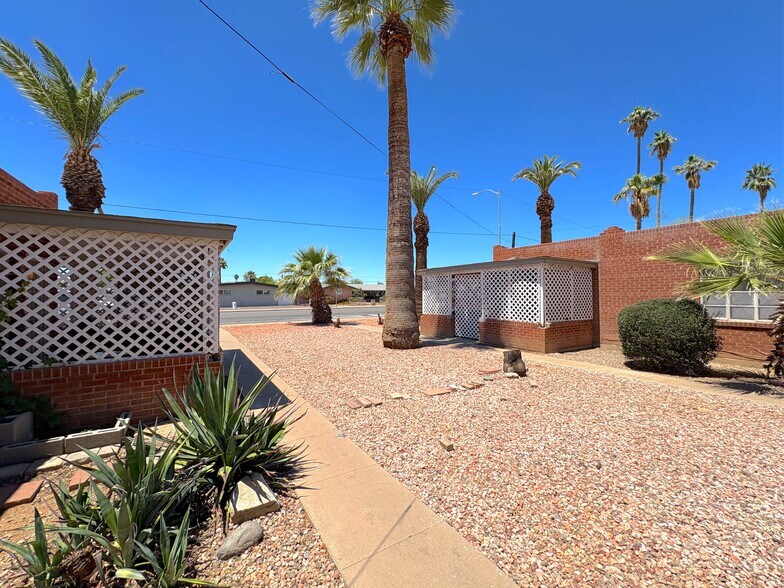 Building Photo - 3631 N 15th Ave