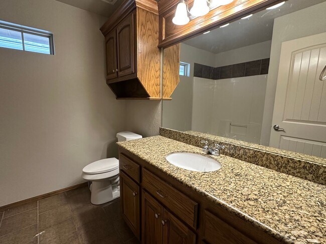 Building Photo - Charming 3 Bedroom, 2 Bathroom with Storm ...