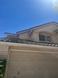 Building Photo - Spectacular 3 bed 2.5 bath Tracy Home