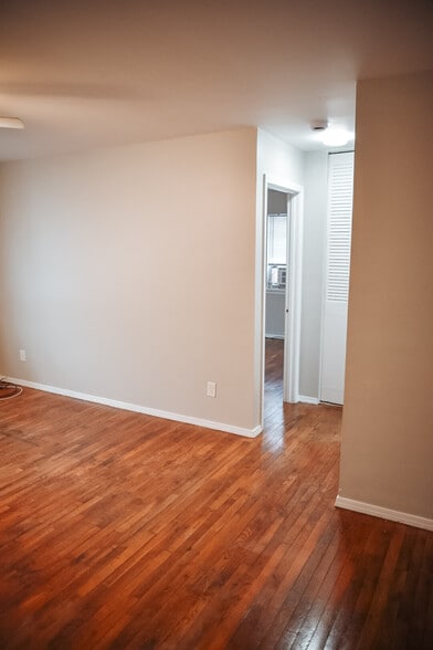 Building Photo - 4700 Walnut Grove Ave