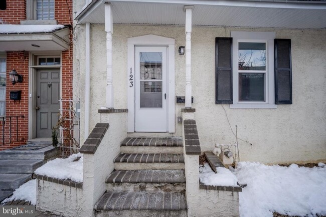 Building Photo - 123 Ford St