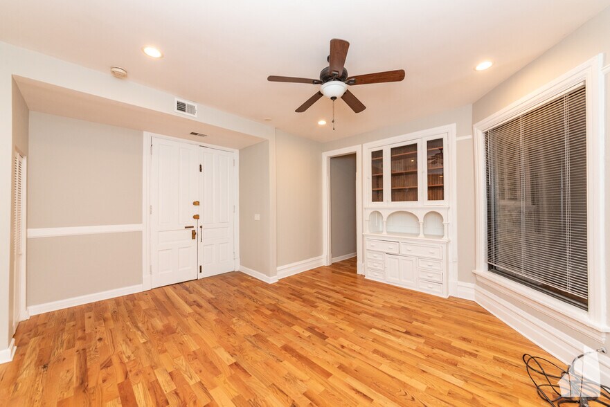 Building Photo - 1420 W Irving Park Rd