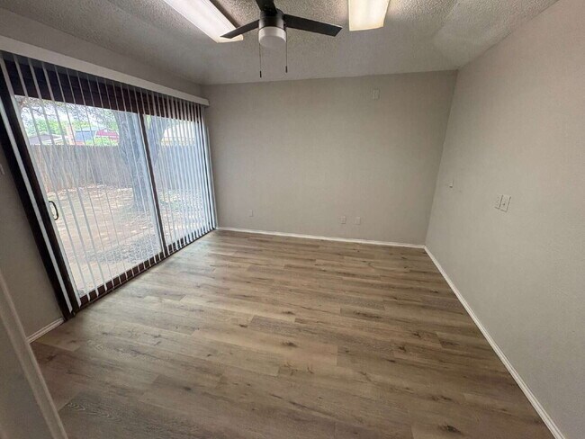 Building Photo - Stunning Home Near McCullough Park!