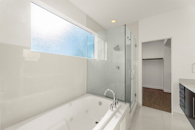 Building Photo - 1524 Blodgett St