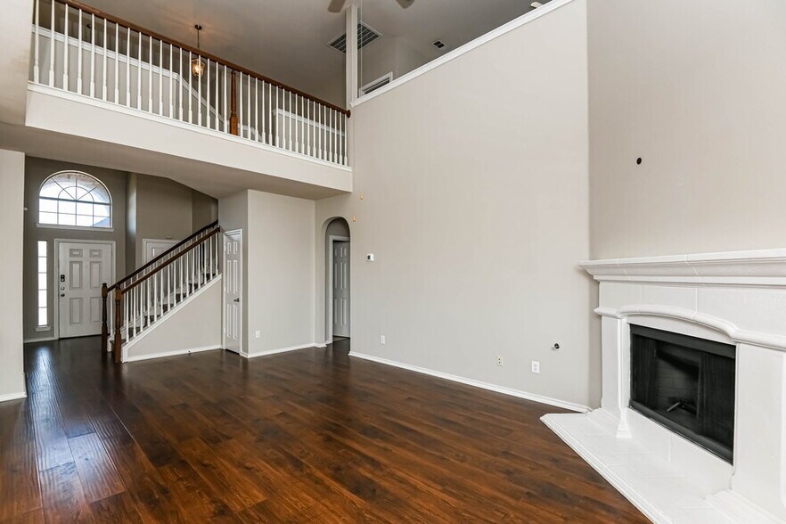 Building Photo - 6216 Melanie Dr