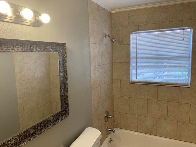 Building Photo - 2310 Kingsdale Dr