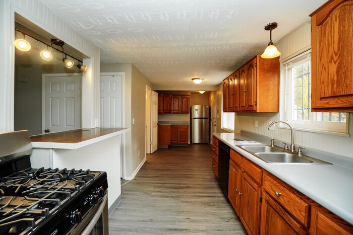 Building Photo - 3472 Green Meadows St