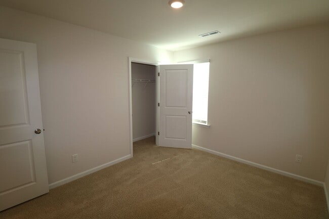 Building Photo - 182 Carriage Cove Cir