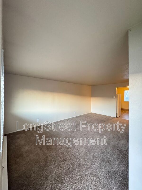 Building Photo - 970 NW Garfield Ave