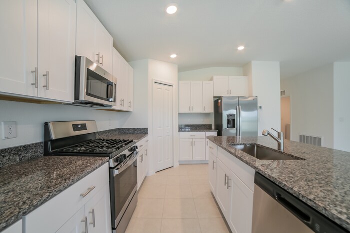 Building Photo - 4206 84th Ct E