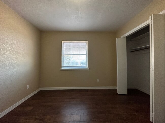 Building Photo - 3201 S 92nd St