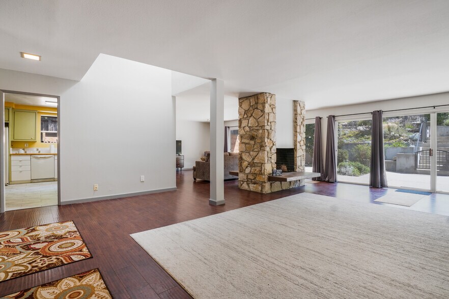 Building Photo - 6216 Paseo Canyon Dr