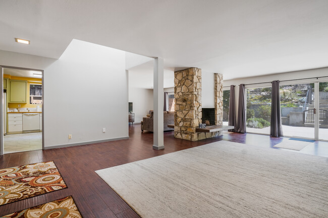 Building Photo - 6216 Paseo Canyon Dr