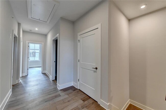 Building Photo - 375 Chiswick Cir