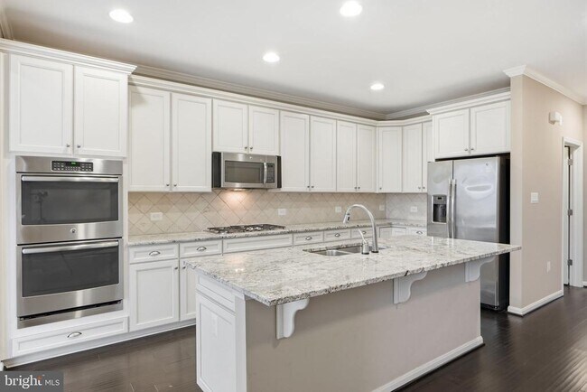 Building Photo - 43593 Mirror Terrace