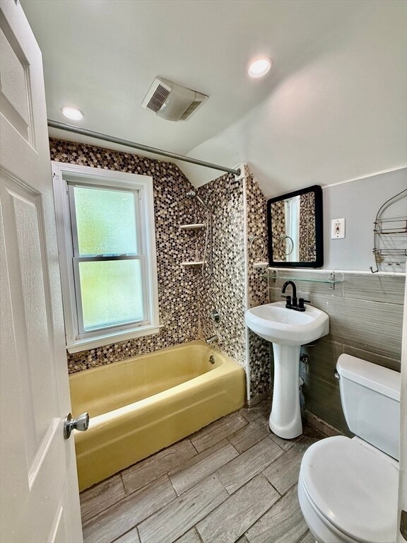 Building Photo - 10 Clark St