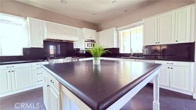 Building Photo - 8658 Edelweiss Dr