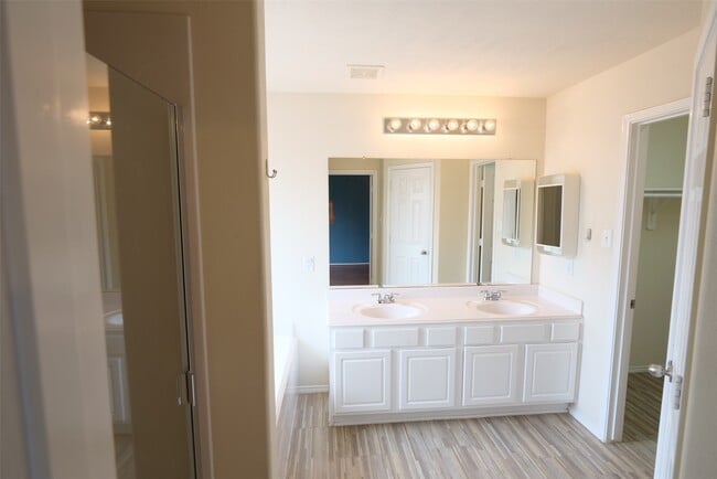 Building Photo - 2802 Harte Ct