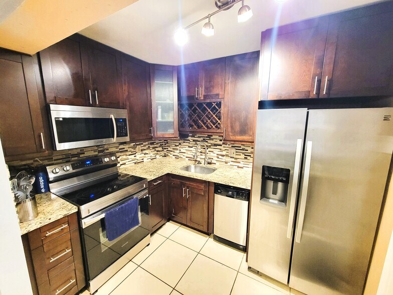 Building Photo - 4617 NW 9th Dr