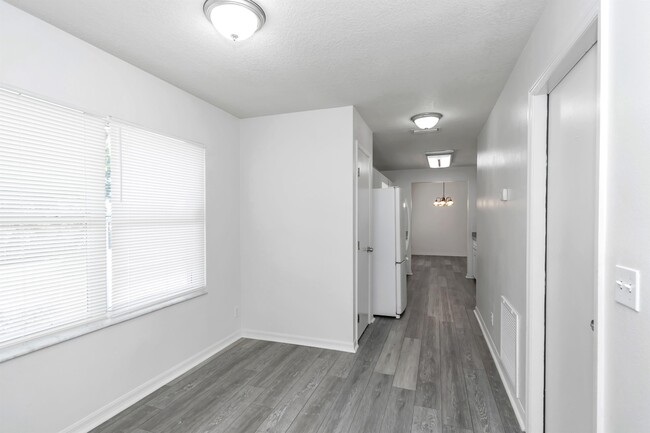 Building Photo - 2405 SE 46th Ct