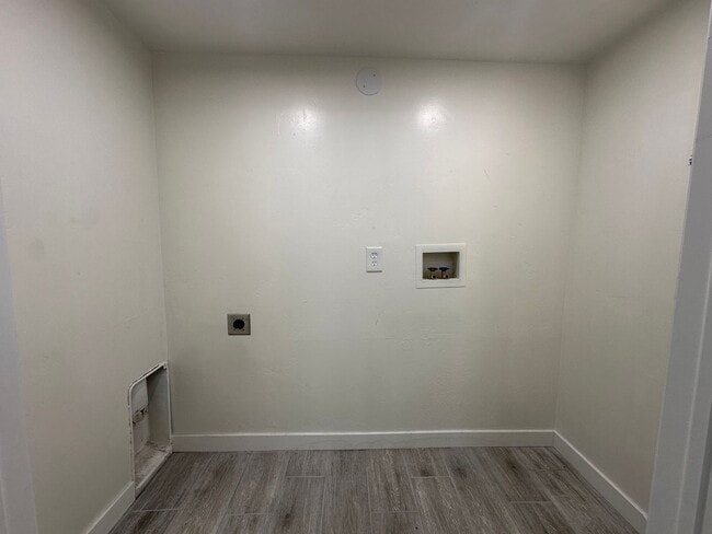 Building Photo - 4000 Mount Airey Dr