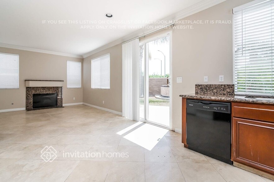 Building Photo - 1869 Petaluma Dr