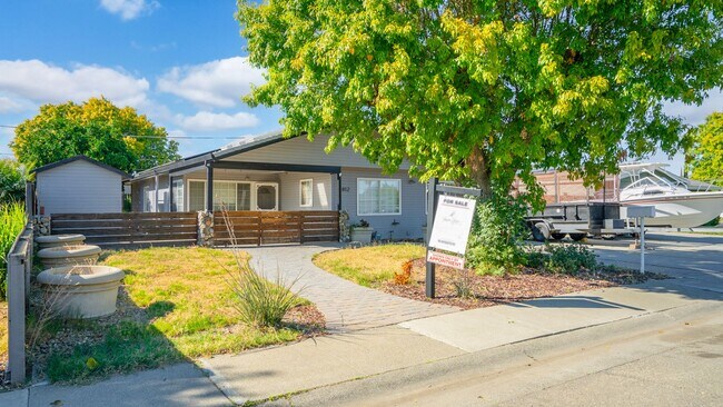 Building Photo - 3 Bedroom home in Winters