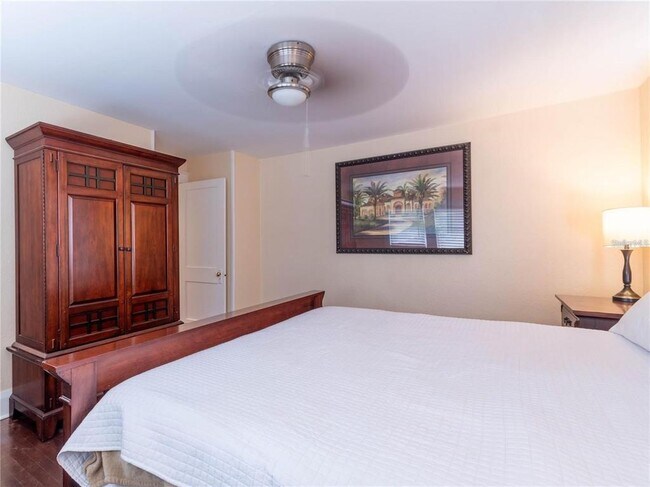 Building Photo - 103 E Mohawk Ave