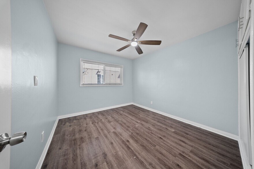 Building Photo - 1577 Pine Ave