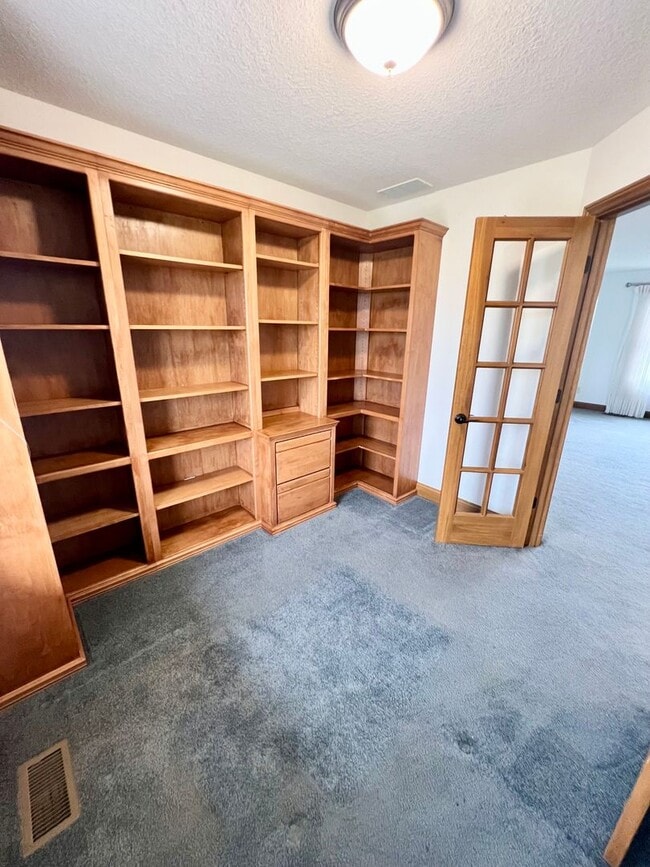 Building Photo - NEW LISTING! 3 Bedroom home