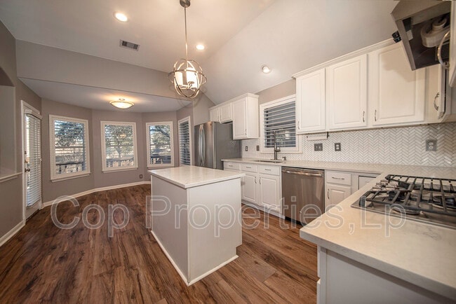 Building Photo - 1926 Simpson Trail