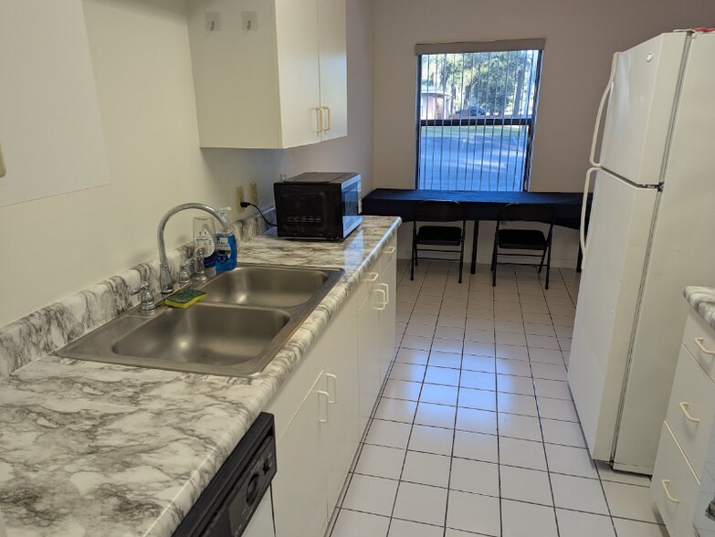 Building Photo - 3600 SW 23rd St