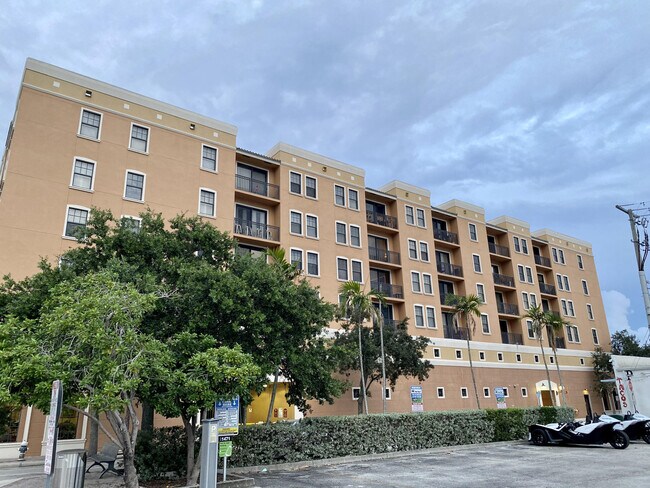 Building Photo - 511 Lucerne Ave