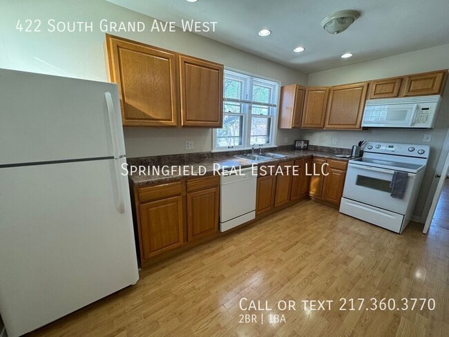 Building Photo - Spacious 2 Bed, 1 Bath Upper Duplex with H...